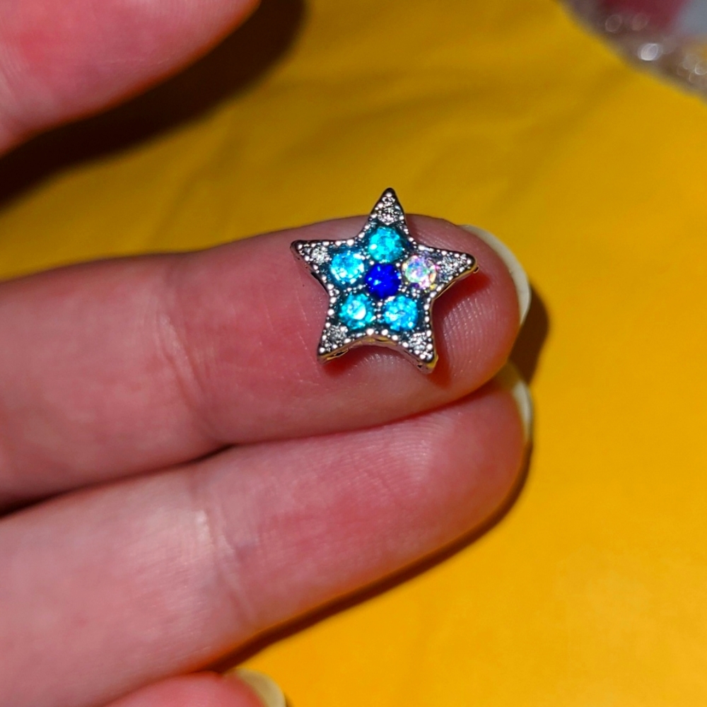 Star Charm ❤️ - Picture 2 of 5